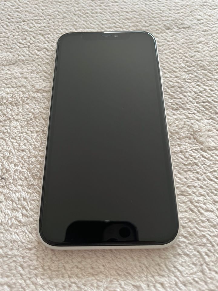 iPhone 11 64 GB weiß in Keltern