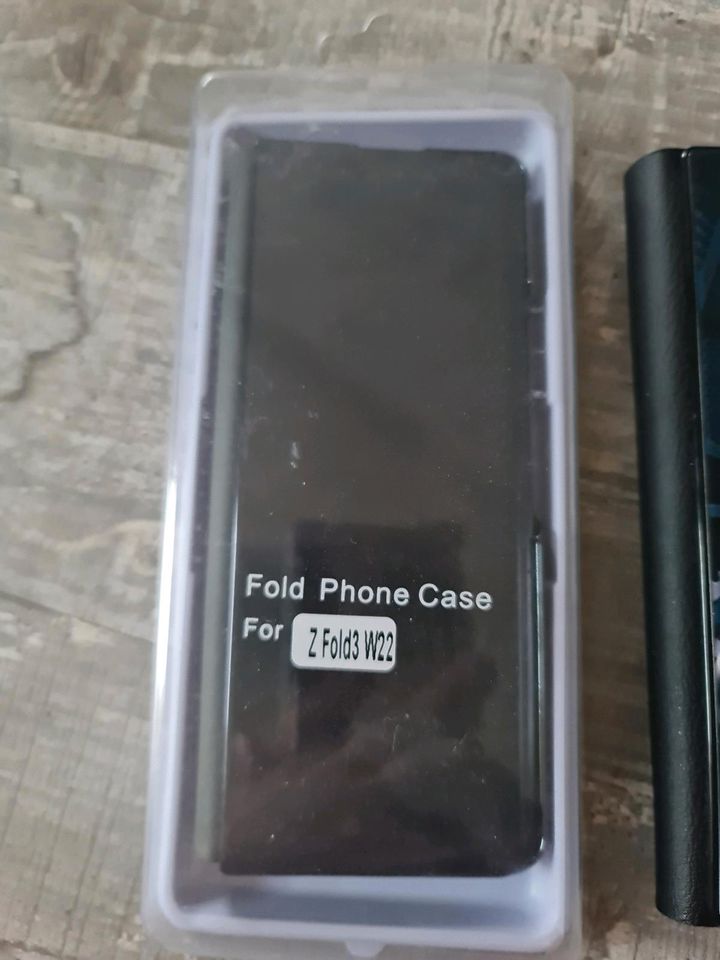 Handyhüllen Samsung Galaxy Z Fold 3 in Schlieben