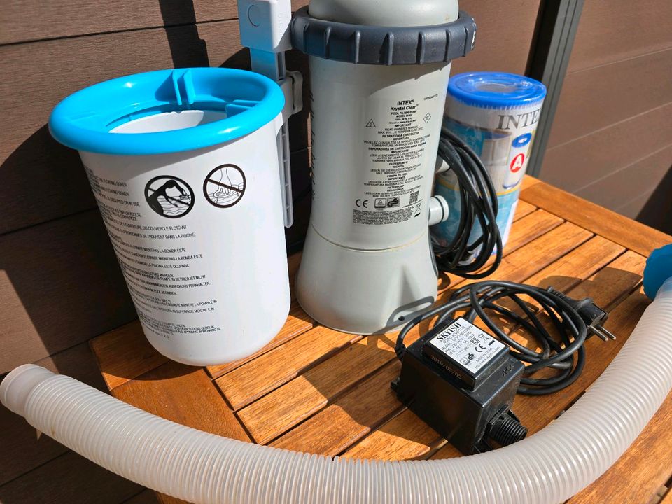 Intex Pool Pumpe Skimmer und einen Filter in Taufkirchen Vils