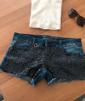 Jeans Shorts Hotpants Hose kurz Only blau schwarz Glitzer Gr. 29 Baden-Württemberg - Massenbachhausen Vorschau