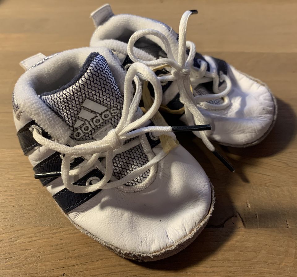 Adidas Krabbelschuhe Schuhe Größe 17 – sehr gut in Hamburg