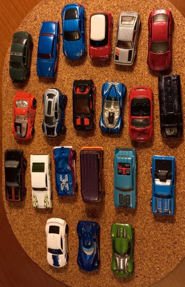 21 Spielzeugautos verschiedene Modell in Schorndorf