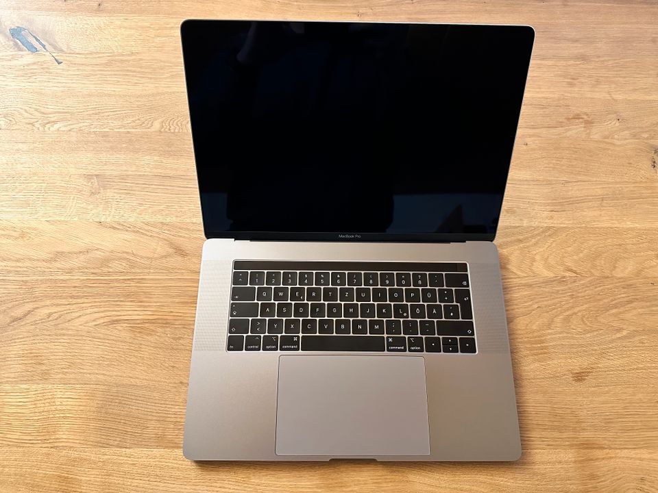 MacBook Pro 15" 16 GB RAM / i7 / 512 GB SSD - OVP + Rechnung in Köln