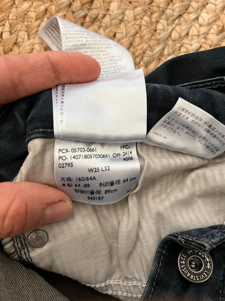 Mid Rise Skinny Jeans von Levis in 25/32 in München