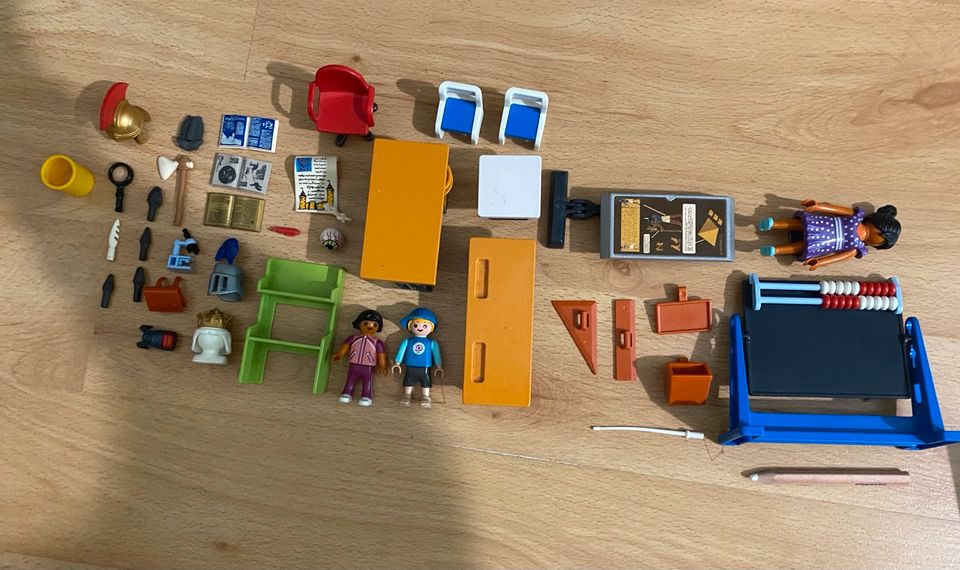 Playmobil Schule + 3 Erweiterung Sets in Breklum