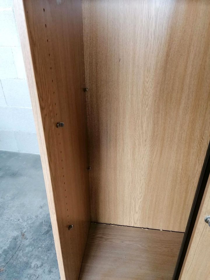 Aktenschrank Büro Schrank Holz abschließbar Schiebetüren 120x110 in Rodalben