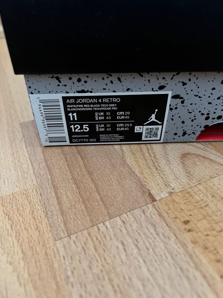 Jordan 4 OG Fire Red in Augsburg