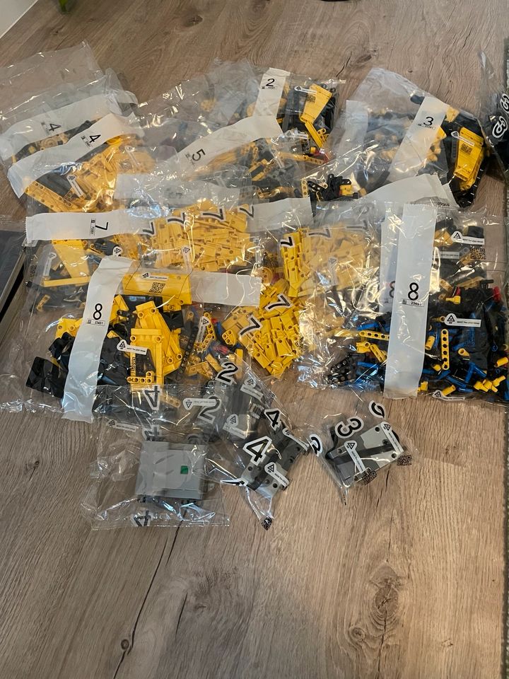 Tausch: Lego Technic 42131 Bulldozer gegen 42100 Bagger in Karlsruhe