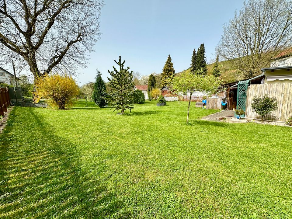 Solides Zweifamilienhaus mit tollem Garten in idyllischer Lage von Küps-Schmölz in Küps