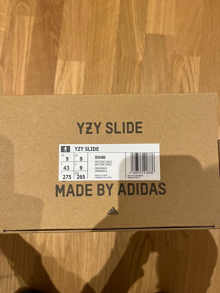 Yeezy slides salt Größe 43 in Lippstadt