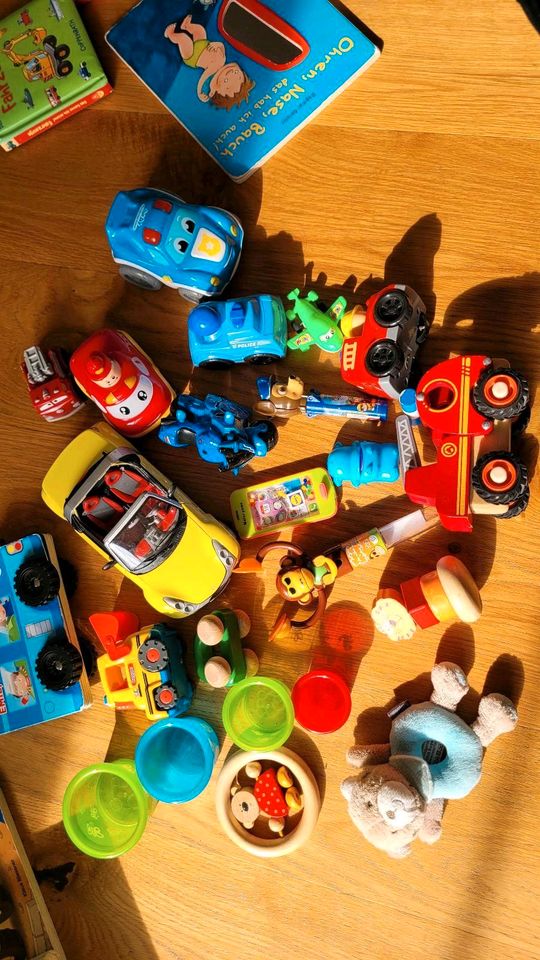 Diverses babyspielzeug. in Wiemersdorf