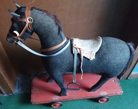 Pferd in Holz mit Textilbezug Sattel mit Steigbügel Kopfgeschirr Nordrhein-Westfalen - Nettersheim Vorschau