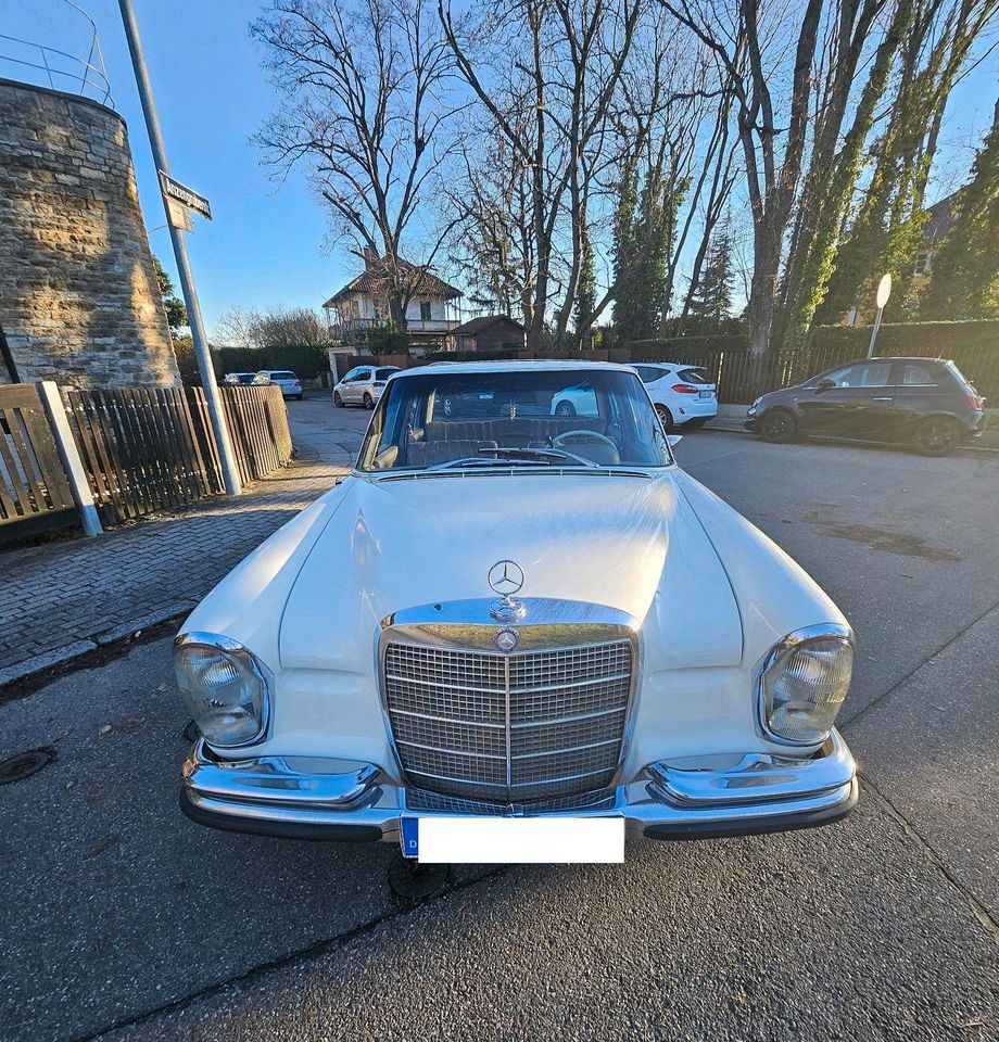 Weißen Mercedes Oldtimer aus den 60ern als Hochzeitsauto mieten! in Stuttgart