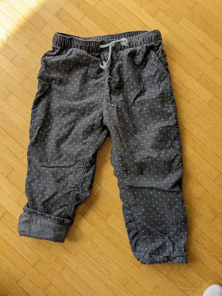 H&M gepunktete Baumwolle Cordhose,Baumwollcord, Gr. 86, neuwertig in Ditzingen