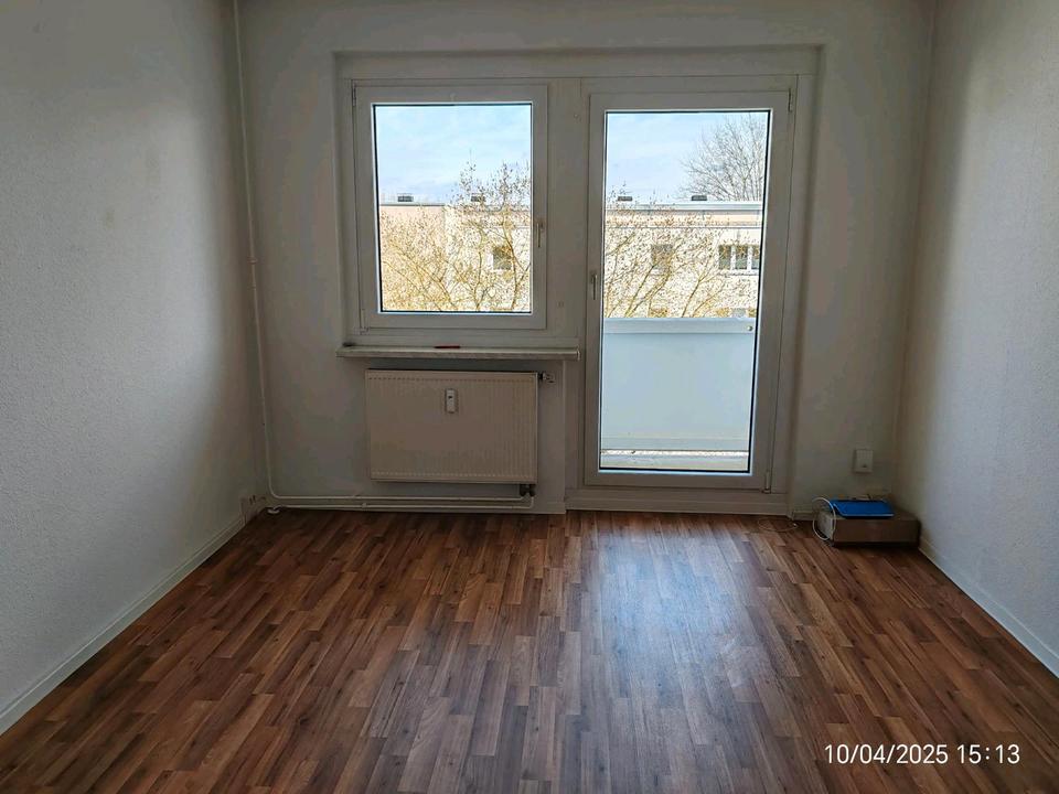 Helle 2-Zimmer-Wohnung mit Balkon & Einbauküche - Langfristig in Chemnitz