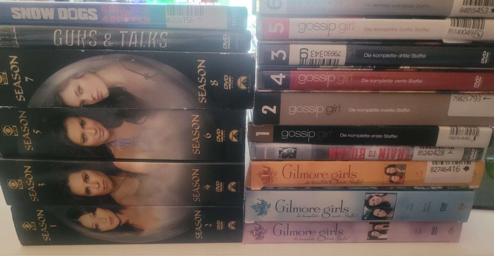 DVD Sammlung: Charmed, Gossip Girl, Gilmore Girls, Scrubs, in Paderborn