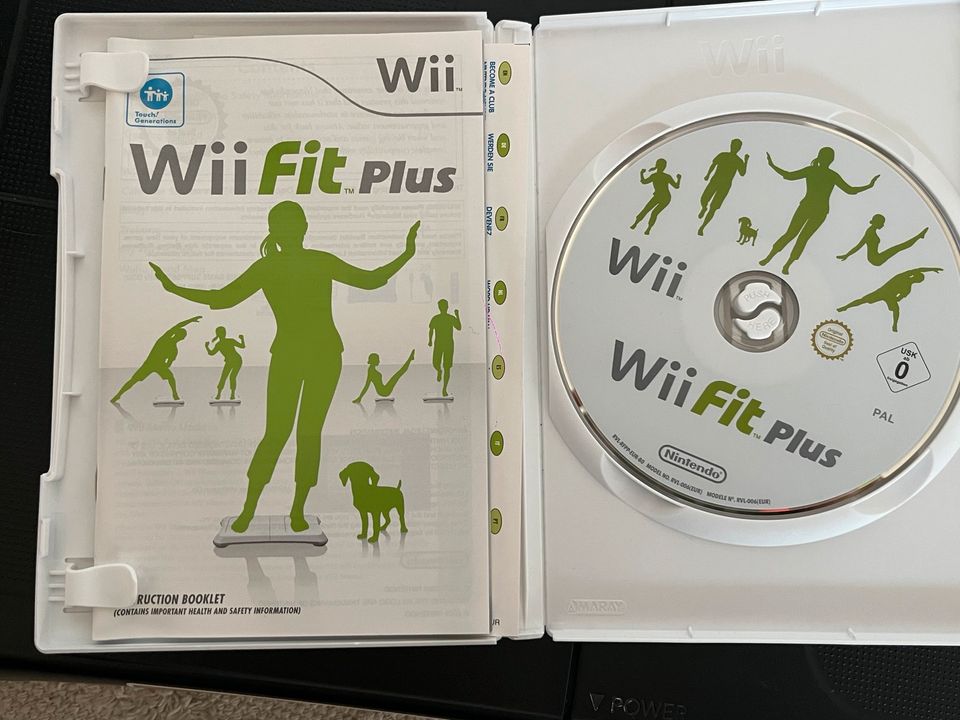 Wii Fit Plus Spiel Balance Bord Neu in Marburg