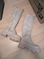 Beige Lang Kunstleder Stiefel mit Schnürsenkeln neu EU 42 Stuttgart - Stuttgart-Mitte Vorschau