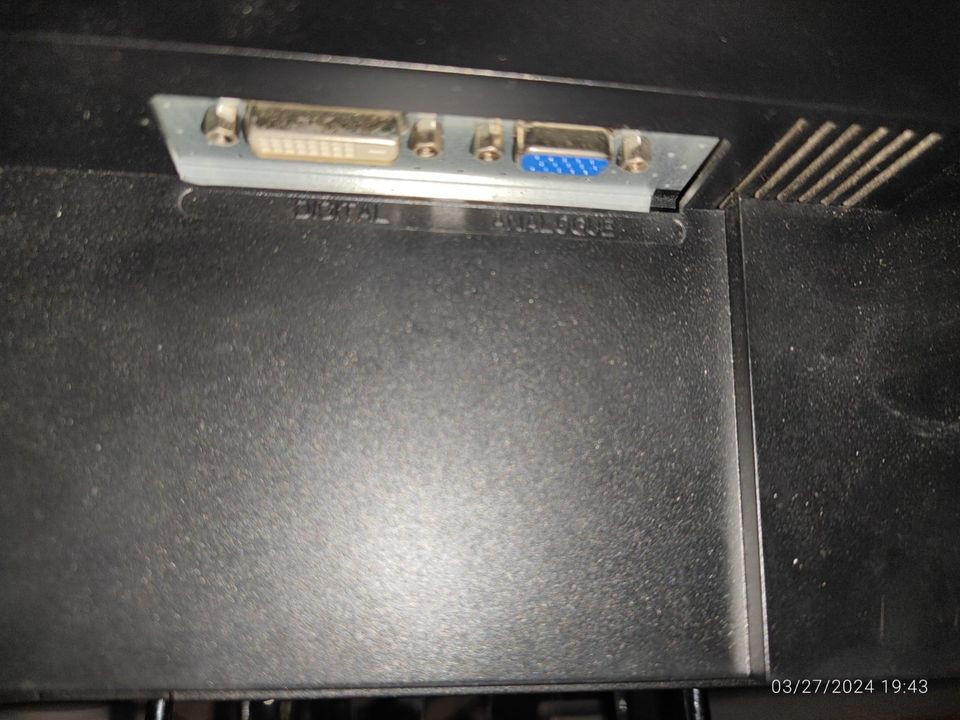Monitor Fujitsu E22W-5, 22" inkl. VGA-Kabel in Gensingen