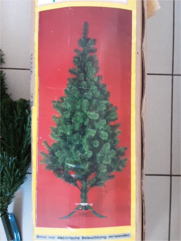Künstlicher Weihnachtsbaum in Bad Kösen
