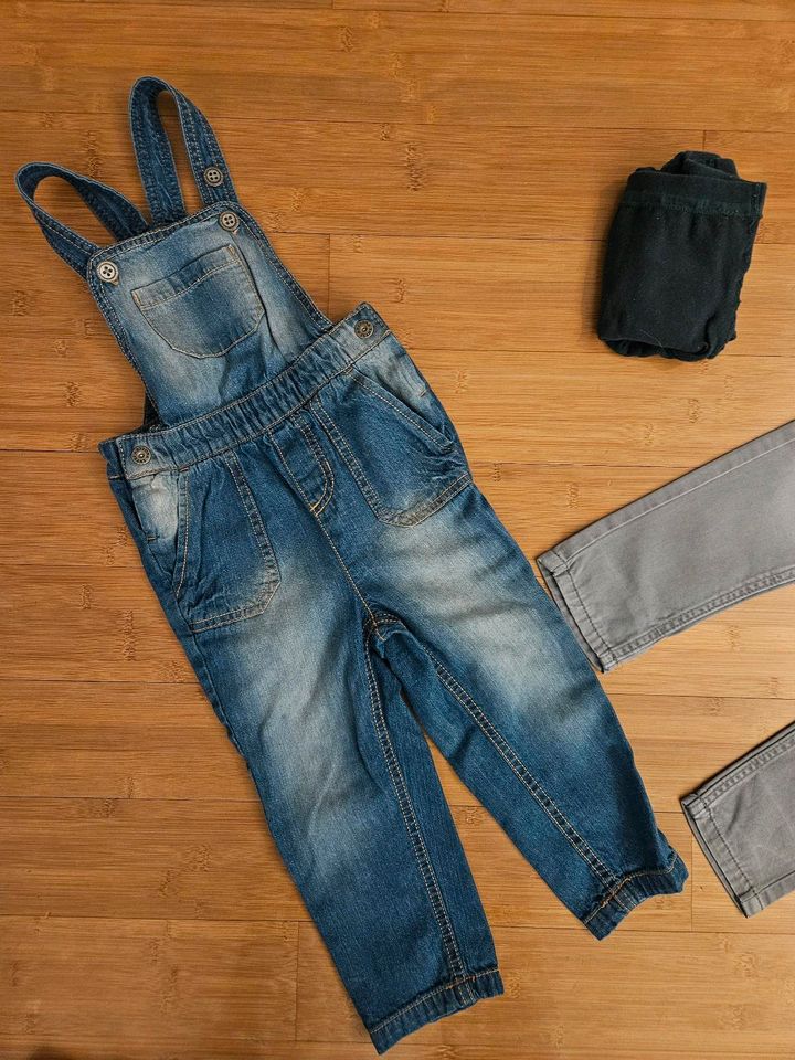 ⭐️ Jeans Latzhose + Strumpfhose, Kinderkleidung, Größe 98 ⭐️ in München