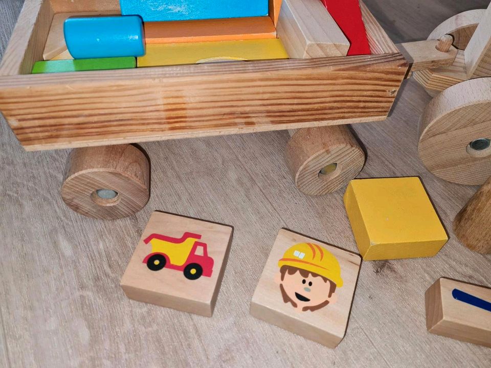 Holzspielzeug Trecker BetonMischer Zug Kran Anhänger Laster LKW in Gallin