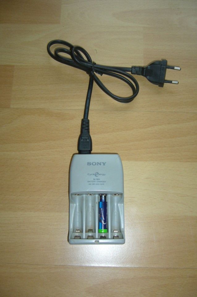 Batterien - Adapter - Charger - Ladegeräte von Casio und Sony in Hage