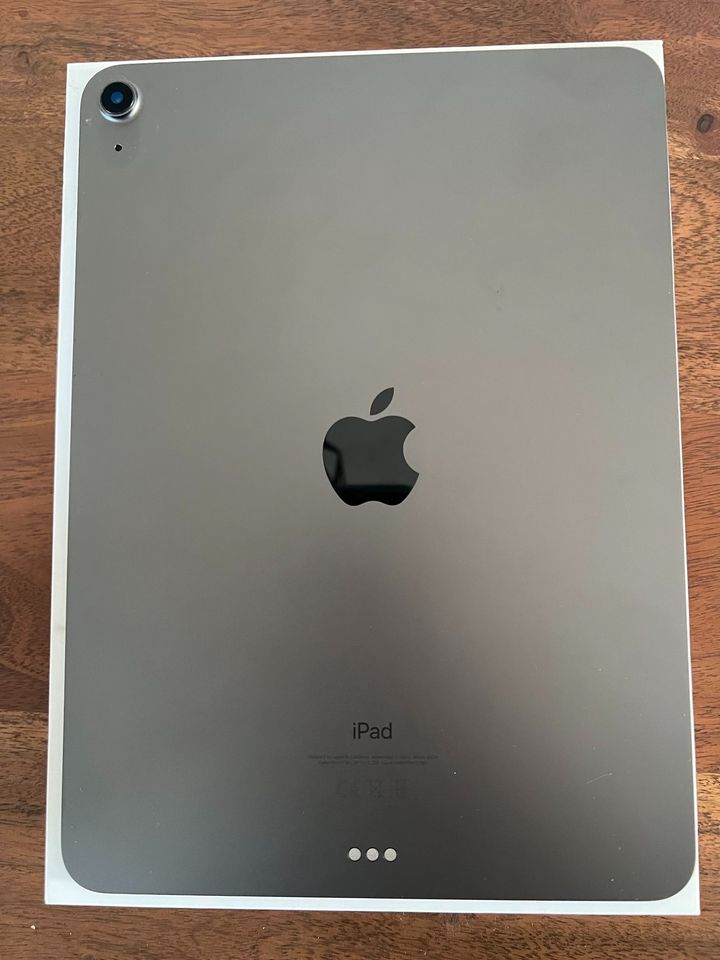 iPad Air 4 mit OVP und Schutzhülle in Lichtenstein