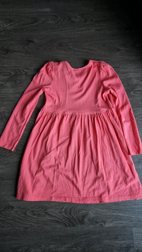 Kleid von H&M gr.122/128 in Warin