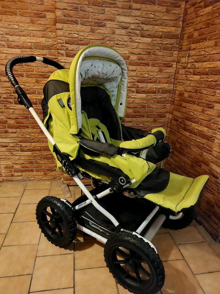 Kinderwagen Emmaljunga mit Regencape in Essen