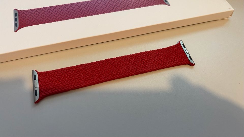 Apple Watch Braided Solo Loop 40mm rot Red Größe 5 / 6  Armband in Köln