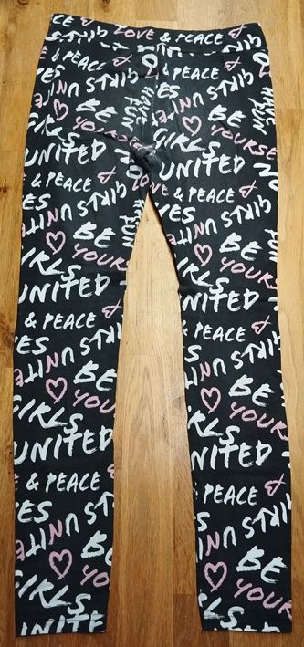 tolle Leggings mit Schriftzügen, Größe 146/152, schwarz/weiß in Saarlouis