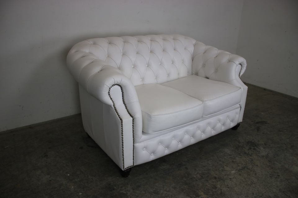 The Chesterfield Brand Sofa Echtleder Weiß Zweisitzer Couch in Berlin