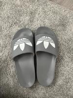 Adidas Originals Adilette Lite, Badelatschen, Größe 41, grau Hessen - Breidenbach  Vorschau