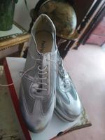 silberner Sportschuh Berlin - Charlottenburg Vorschau