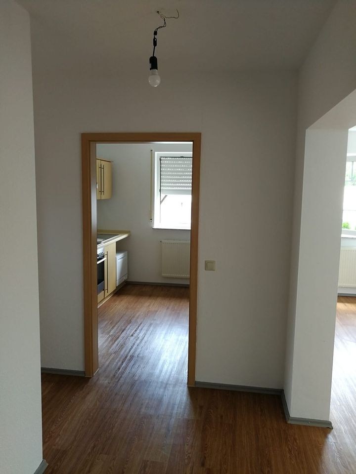 Sonnige 2,5 Zimmerwohnung - 72 m² -mit schönem Balkon- Gröningen in Satteldorf