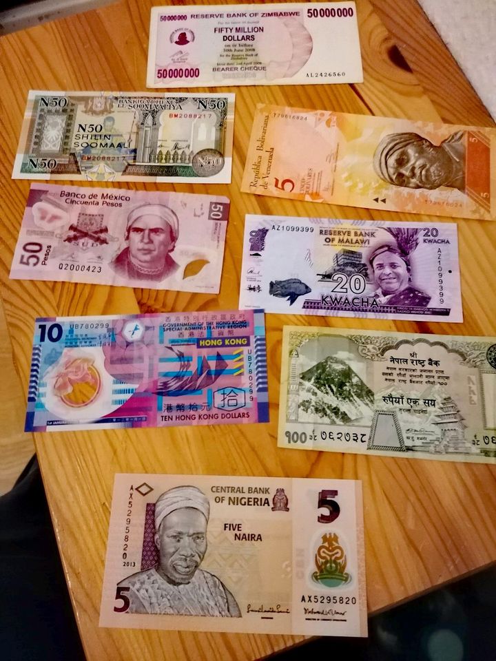 Geldscheine verschiedener Länder. in Achstetten