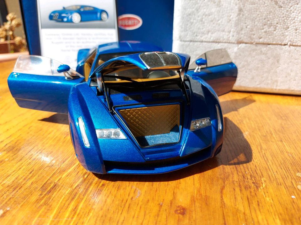 1:18 Bugatti EB 18.3 chiron Concept blue autoart 70911 in Berlin