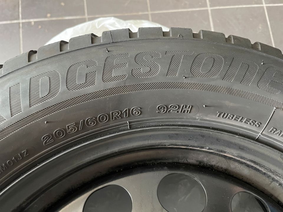 4x M+S Reifen Bridgestone (gebraucht) incl. 4x Radkappen in Nettetal