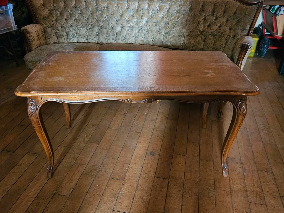 Alte Couch Antik (?) und Tisch Jugend  Stil in Arzfeld