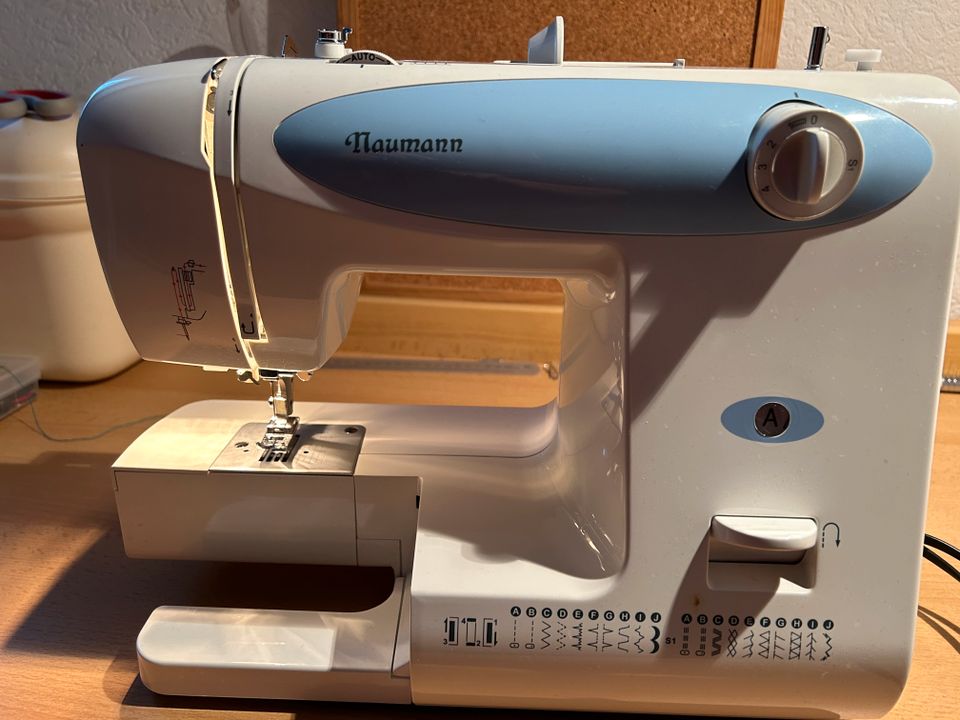 Nähmaschine/ Naumann Model 83A0 mit Koffer in Bovenden