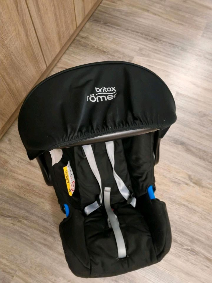 Maxi Cosi von britax römer mit Isofixstation in Rhede