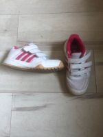 Adidas Turnschuhe 32 Klettverschluss wie neu Hessen - Hohenstein Vorschau