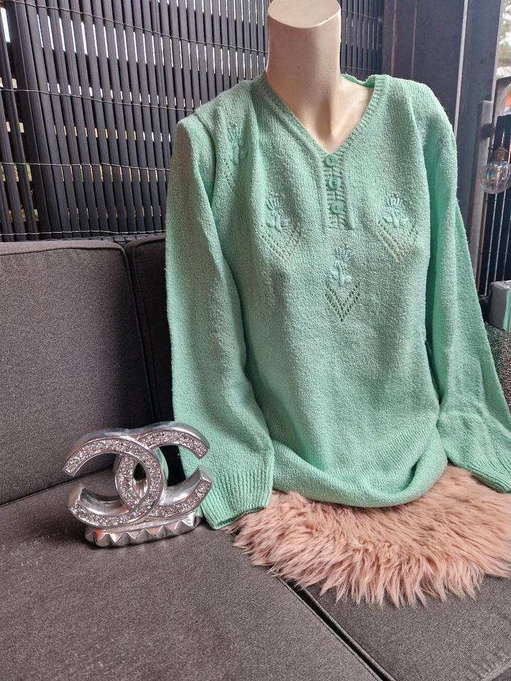 Damen Strickpullover grün Größe 36/38 (fällt größer aus) in Berlin