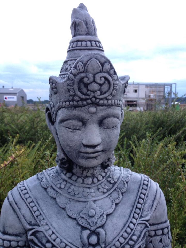 Buddha 80cm 80kg Tempelwächter Teich Feng Shui Brunnen Steinfigur in Schönefeld