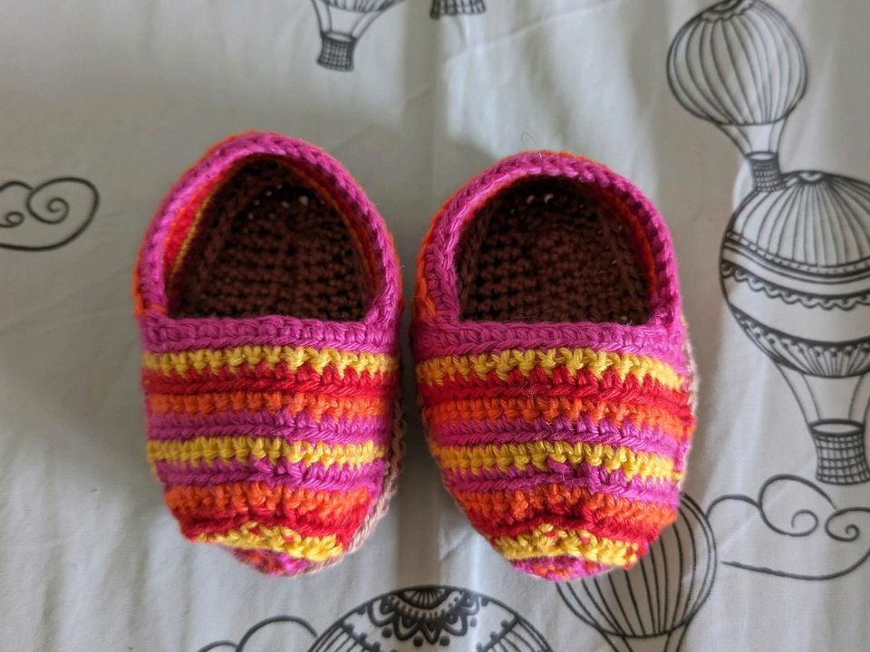 Babyschühchen Espadrilles gehäkelt bunt in Bonn