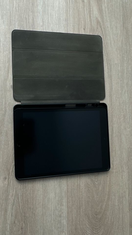 Apple iPad 9. Generation 2021 64GB schwarz - Wie neu + Zubehör in Kamp-Lintfort