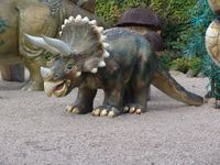 Dinosaurier Triceratops Lebensgross Deko Figuren 250 cm Nordrhein-Westfalen - Vettweiß Vorschau