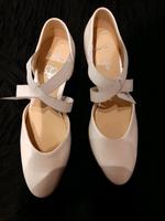Brautschuhe nagelneu ungetragen ivory Größe 41 Bayern - Hallstadt Vorschau