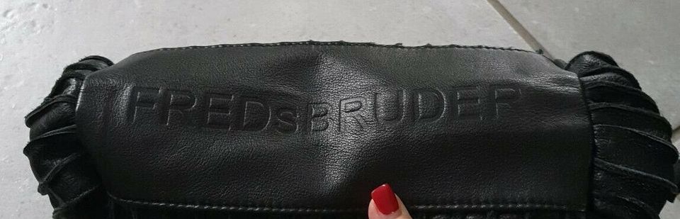 Fredsbruder Tasche Leder schwarz in Wolfsburg